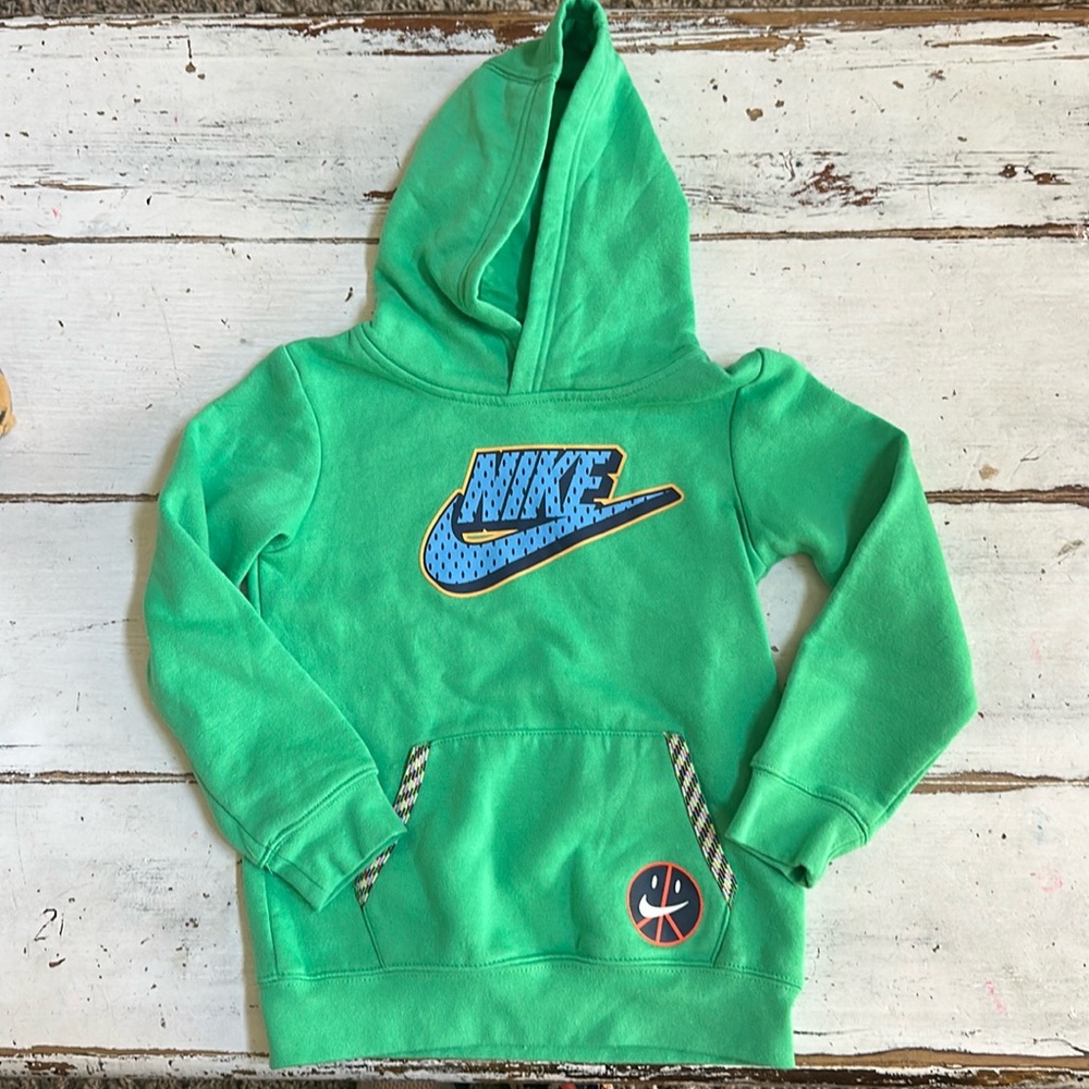 Green Nike boys size 6-7 years hoodie sweatshirt